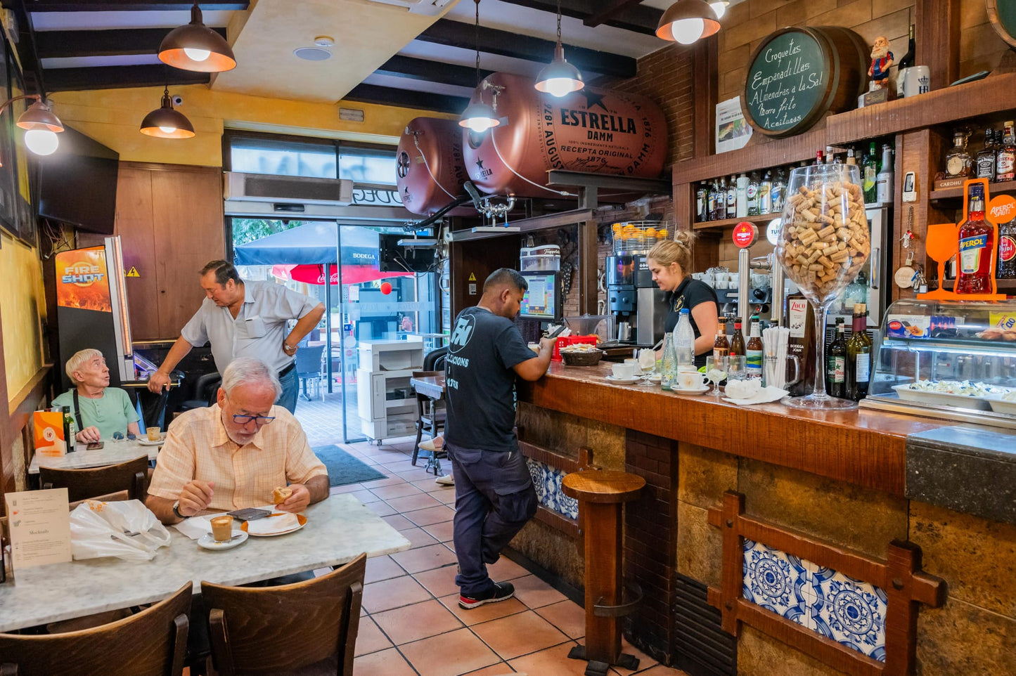 Commensali extra che scelgono alla carta (paga 3€ a testa di deposito)